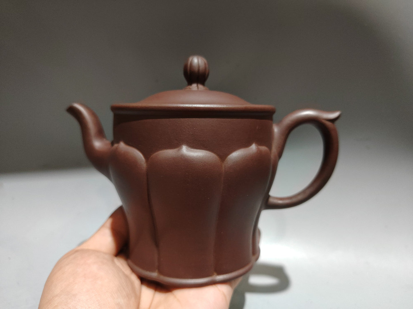 A2219 Chinese Yixing Zisha Clay Teapot w Artist Signed