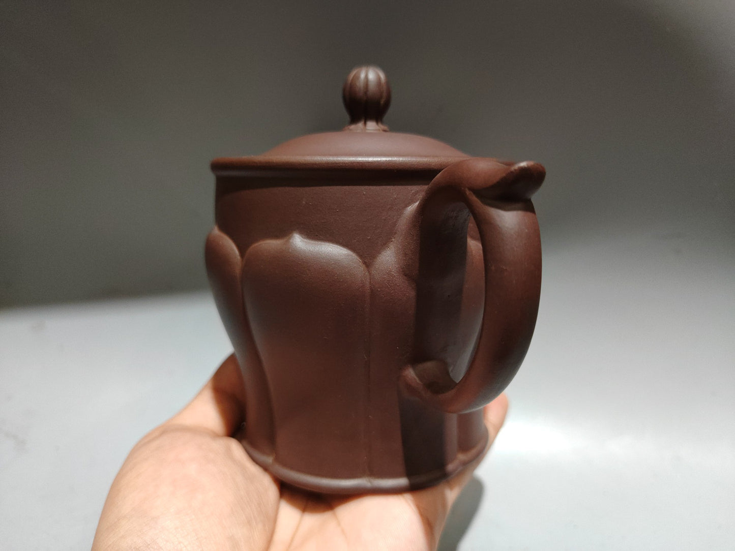 A2219 Chinese Yixing Zisha Clay Teapot w Artist Signed