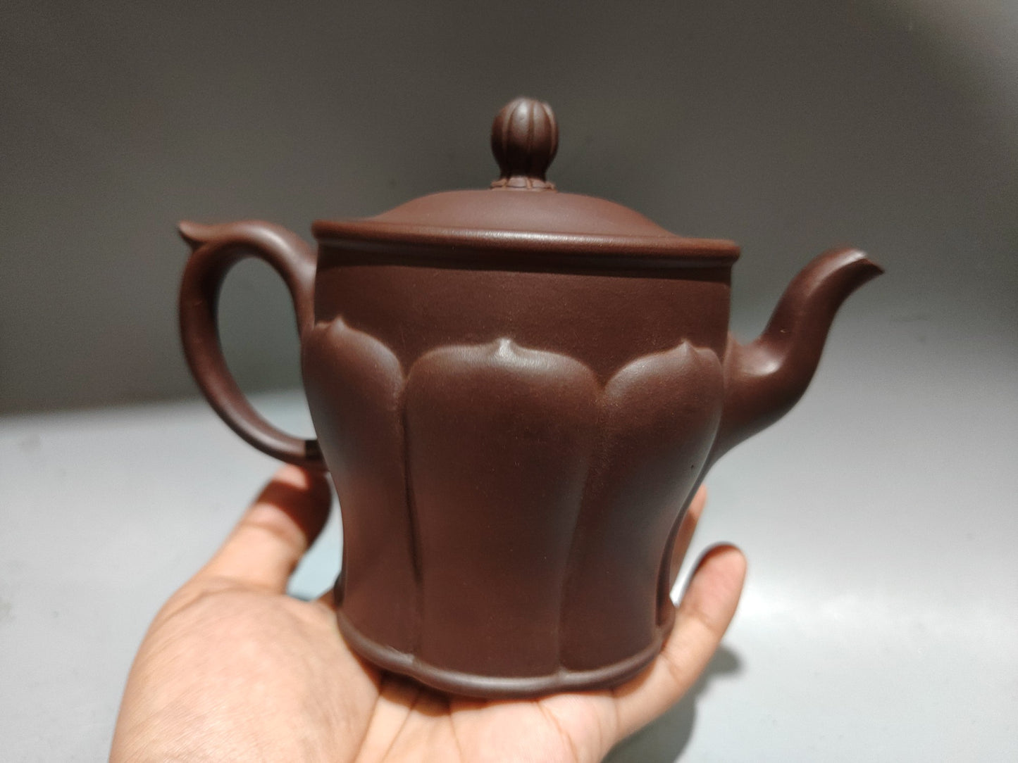 A2219 Chinese Yixing Zisha Clay Teapot w Artist Signed