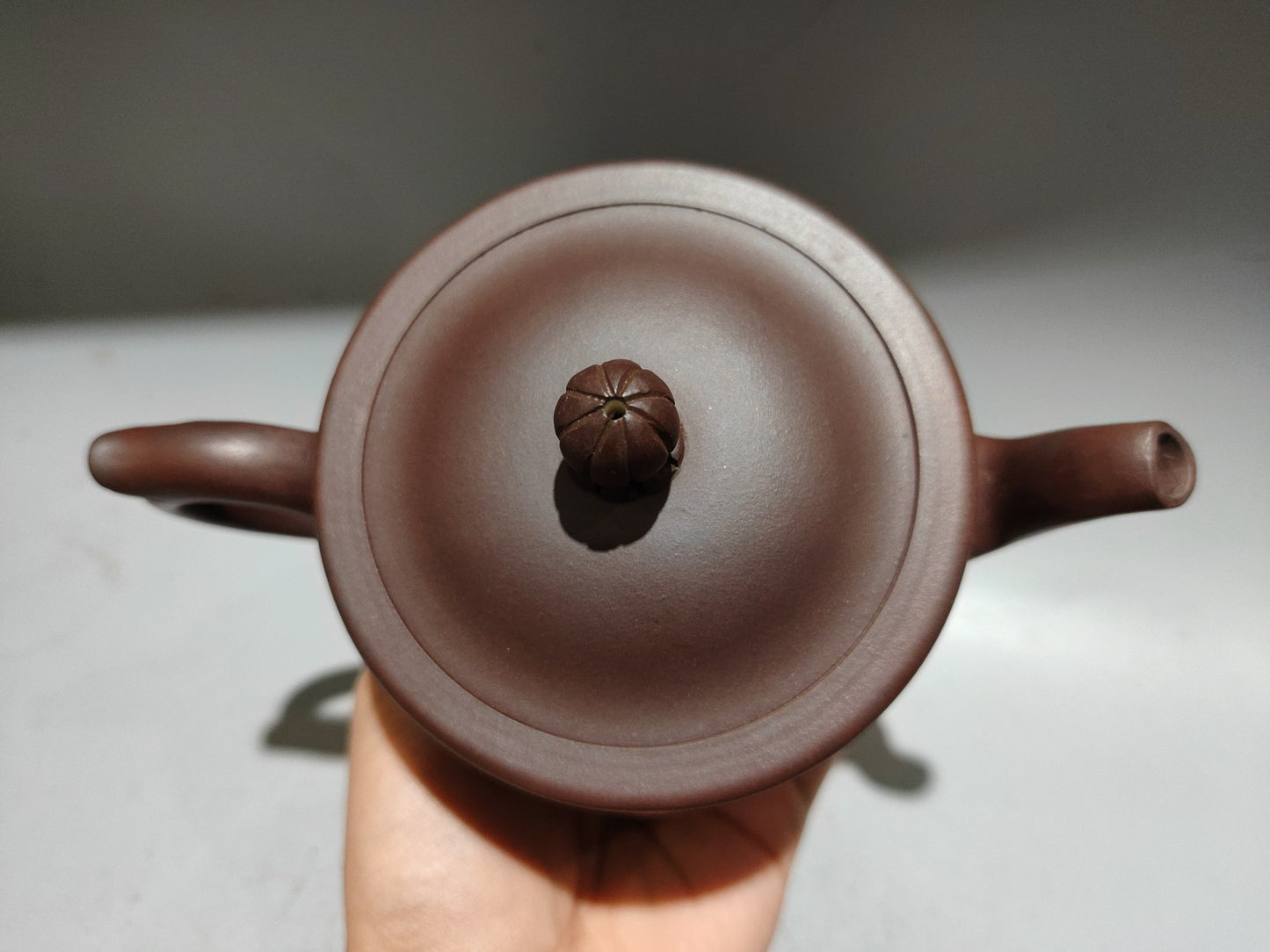 A2219 Chinese Yixing Zisha Clay Teapot w Artist Signed