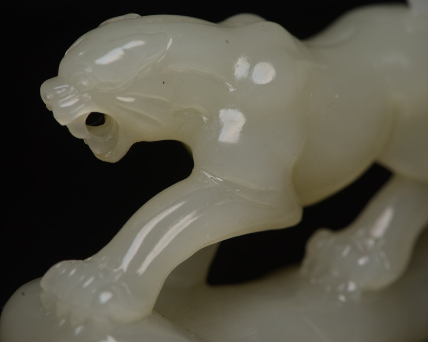 A2231 Superb Chinese Hetian Jade Carved Tiger Statue