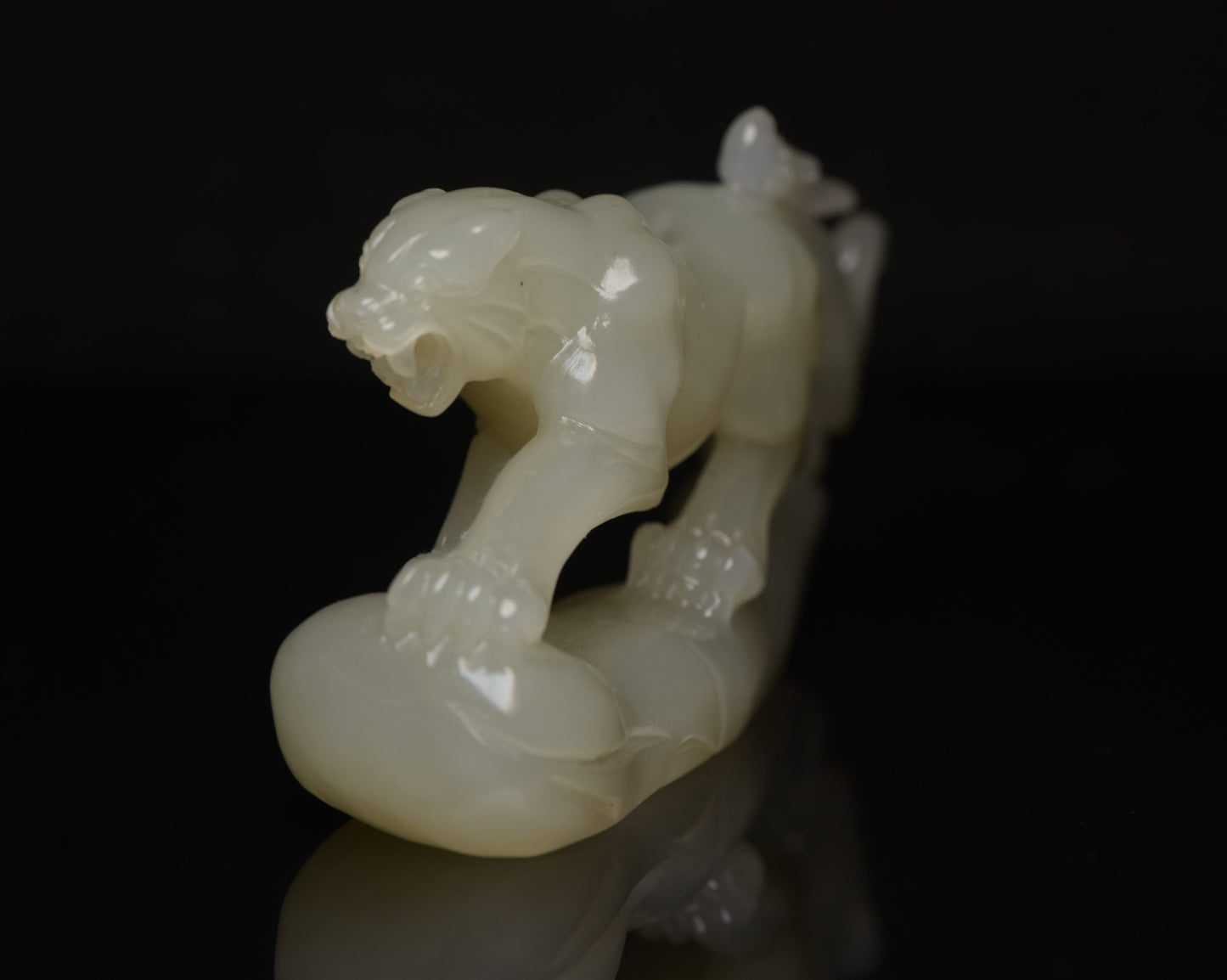 A2231 Superb Chinese Hetian Jade Carved Tiger Statue