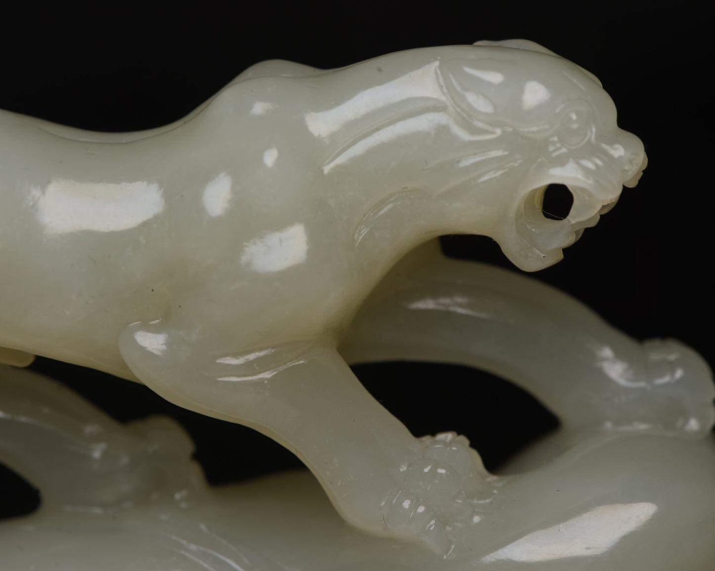 A2231 Superb Chinese Hetian Jade Carved Tiger Statue