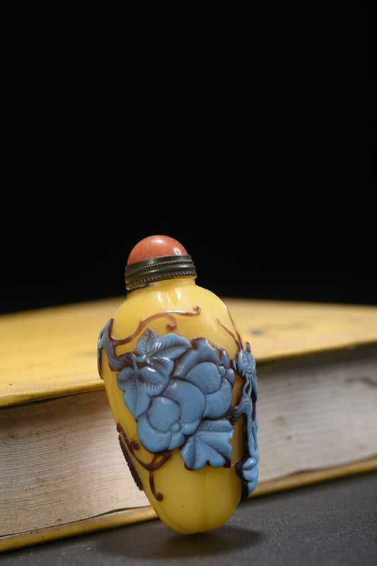 A2270 Chinese Peking Glass Low Relief Locust Snuff Bottle