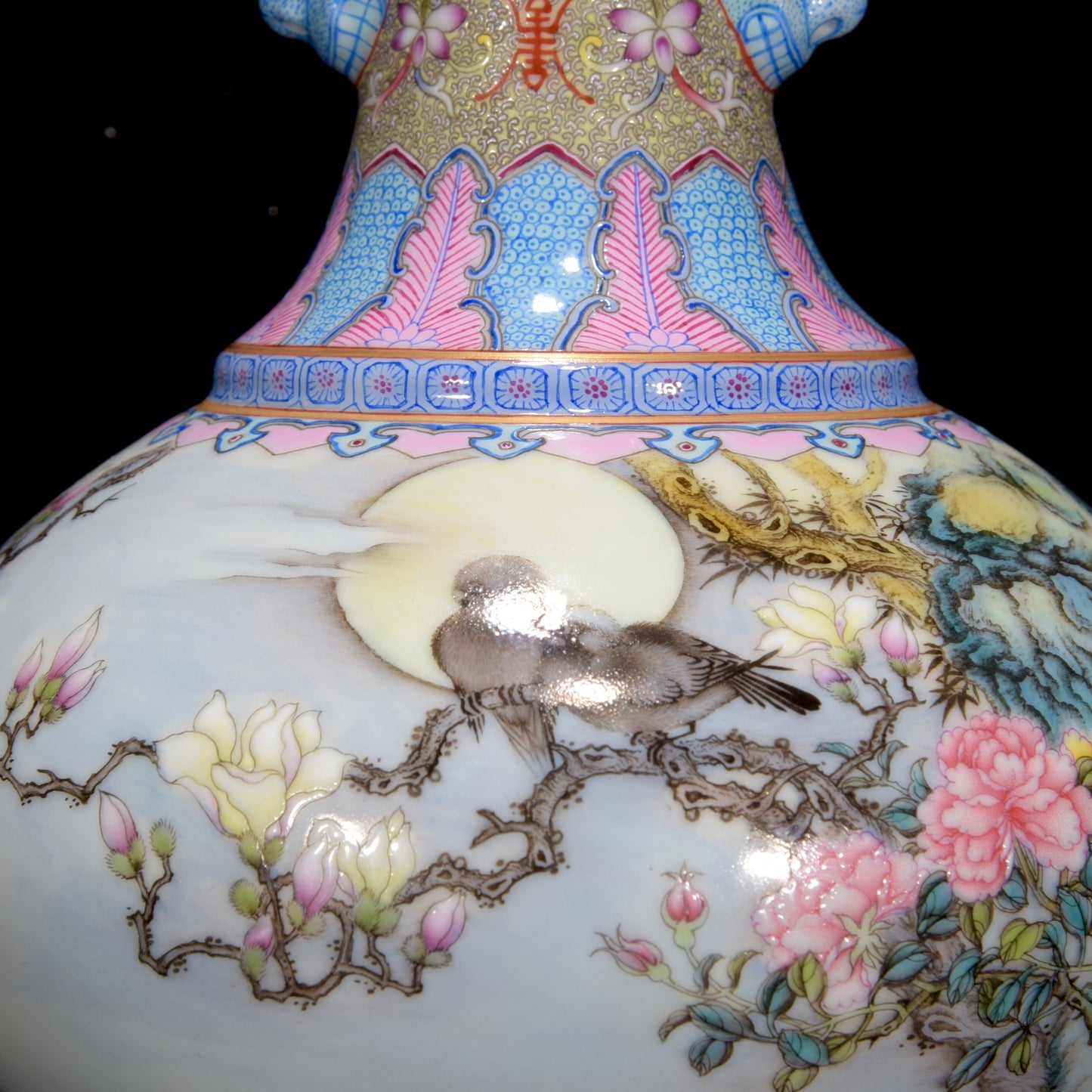 A2299 Chinese Qing Dynasty Gilt Edge Famille Rose Flowers Bird Design Porcelain Vase