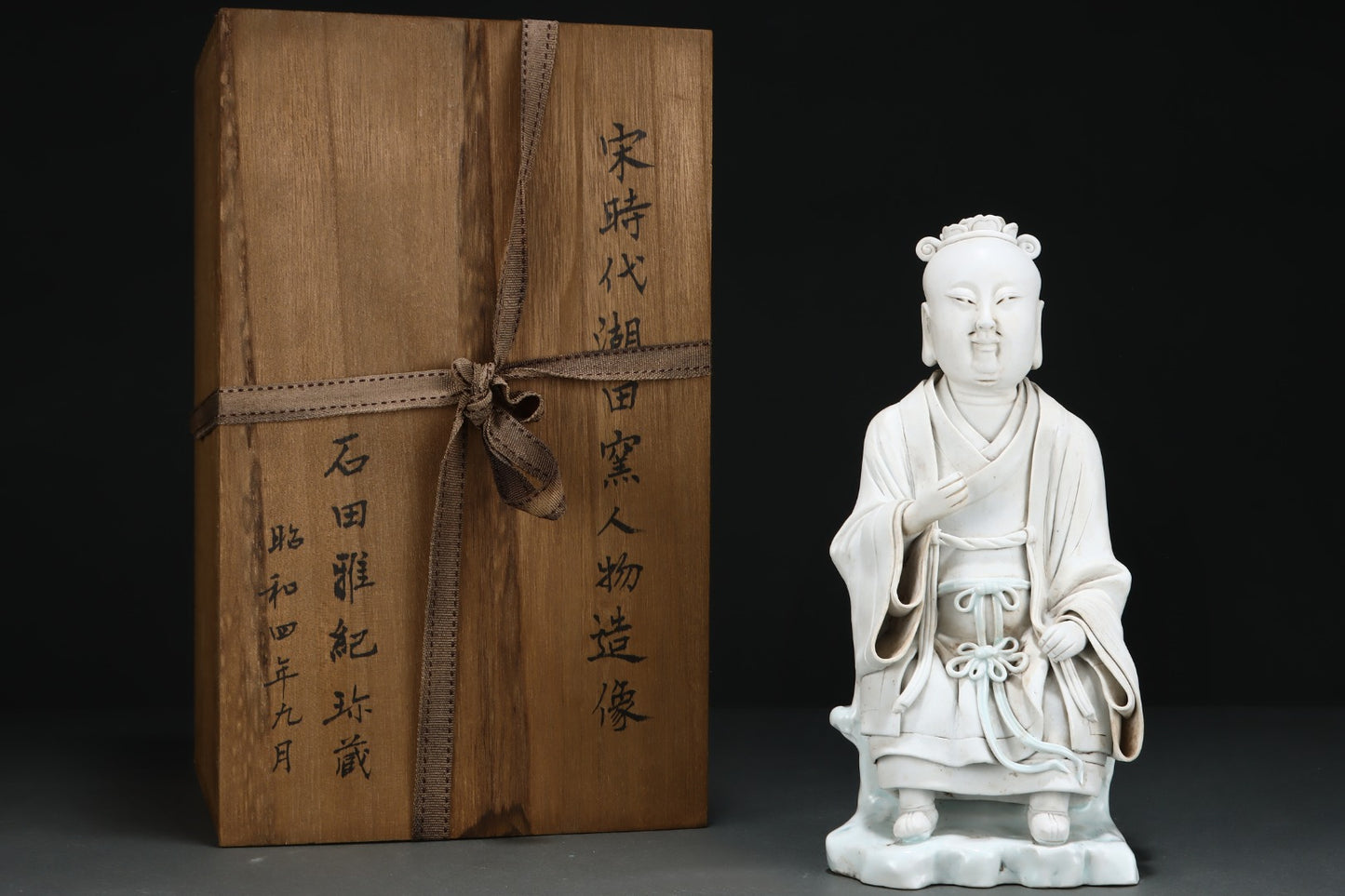 A2303 Vintage Chinese White Glaze Hutian Kiln Figure Porcelain Statue