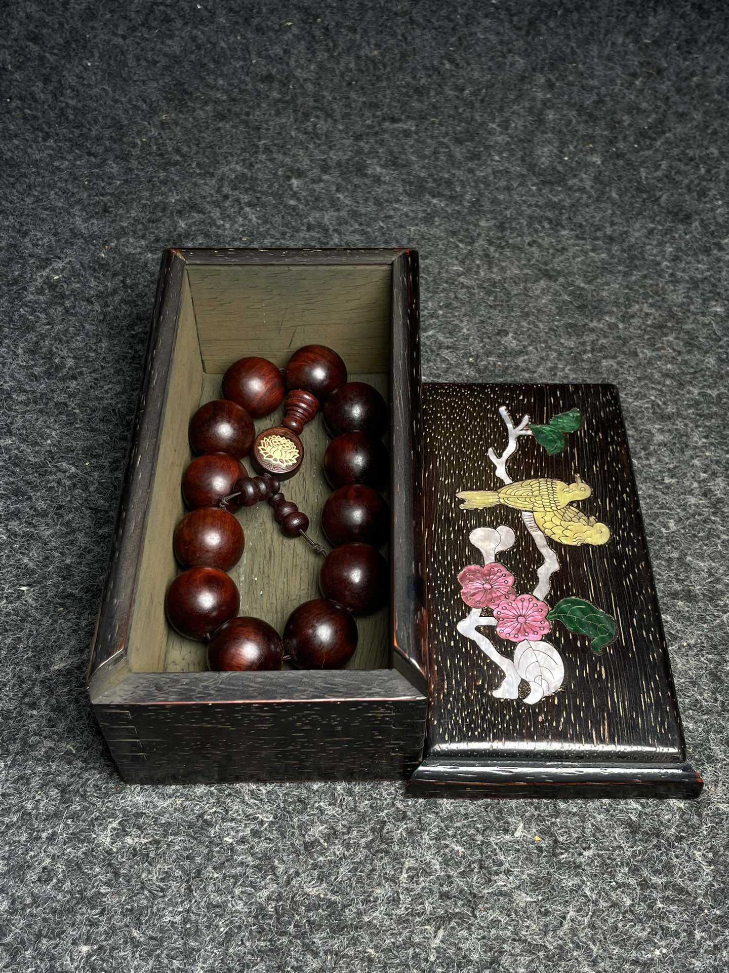 A2309 Chinese Zitan Wood Beads Bracelet w Huali Wood Inlay Shell Box