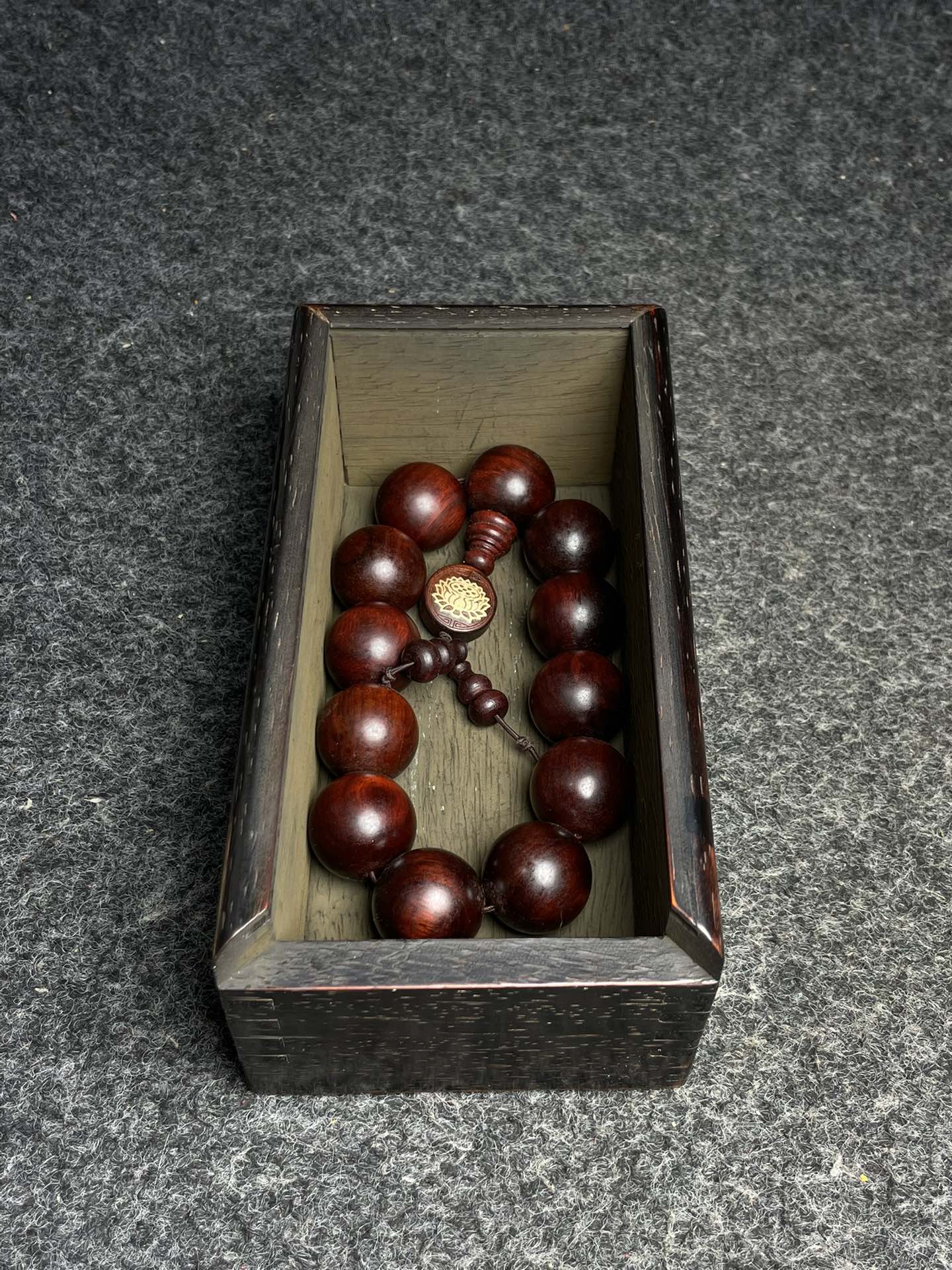 A2309 Chinese Zitan Wood Beads Bracelet w Huali Wood Inlay Shell Box