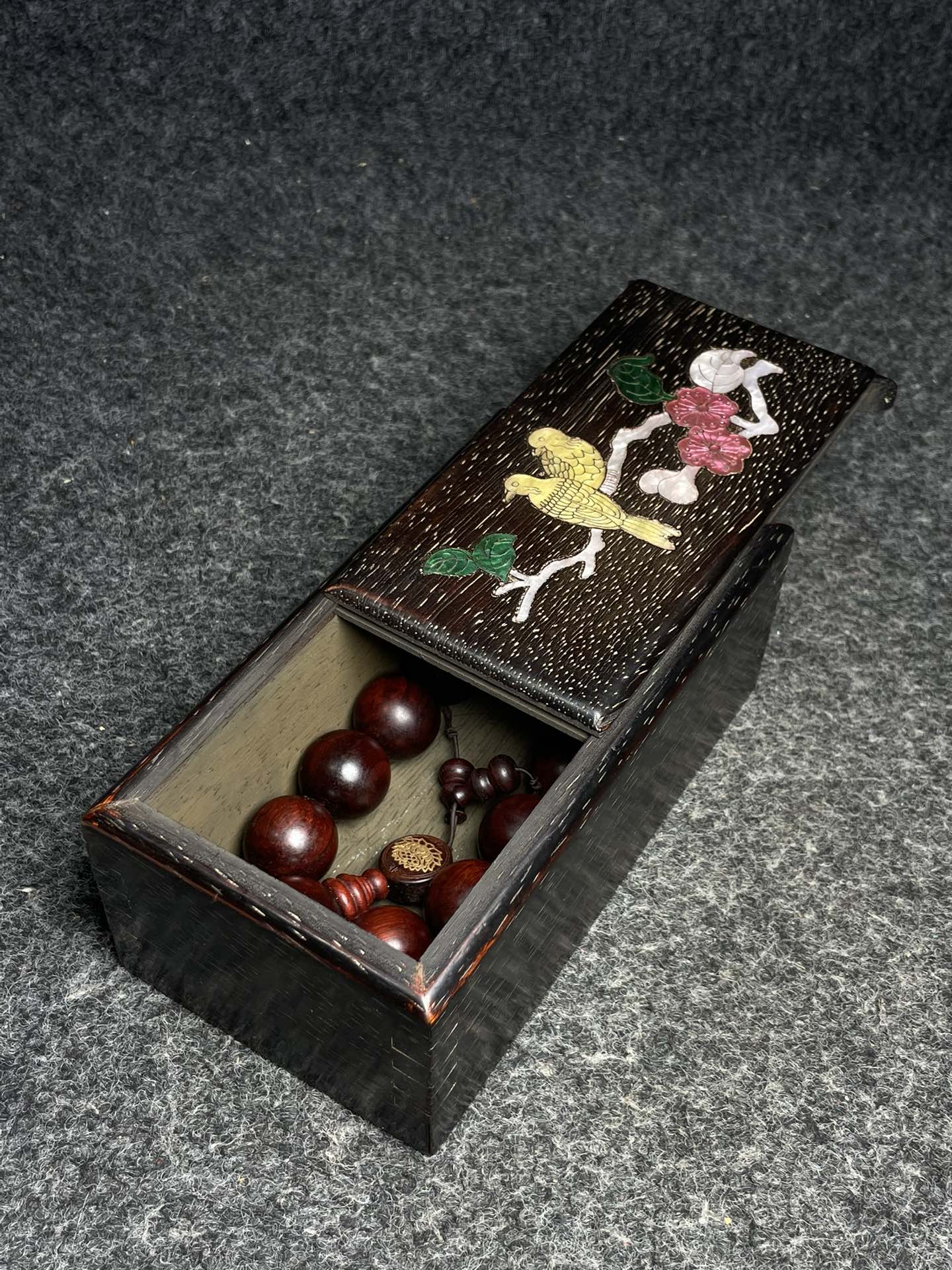 A2309 Chinese Zitan Wood Beads Bracelet w Huali Wood Inlay Shell Box