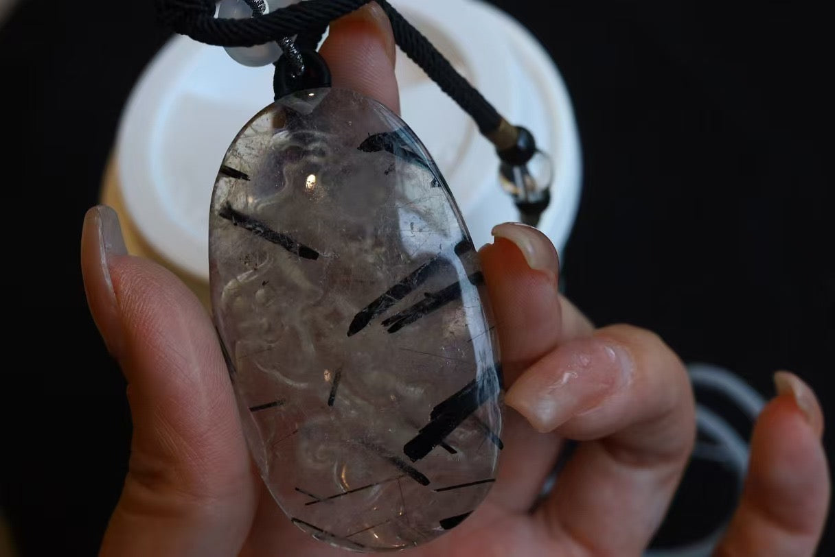 A2316 Beautiful Crystal Low Relief Plum Flower & Magpie Pendant