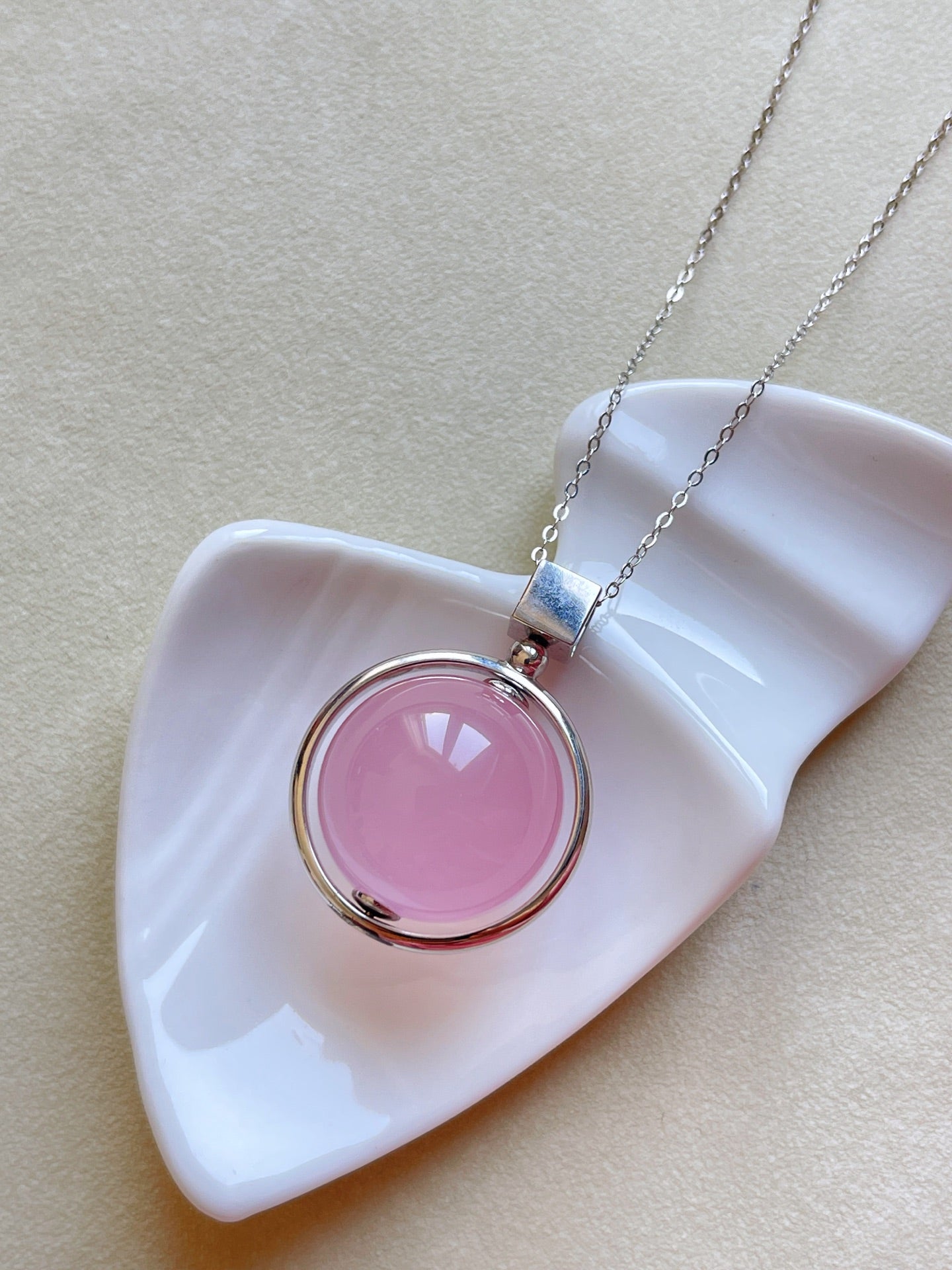 A2324 Beautiful Pink Crystal Bead Pendant