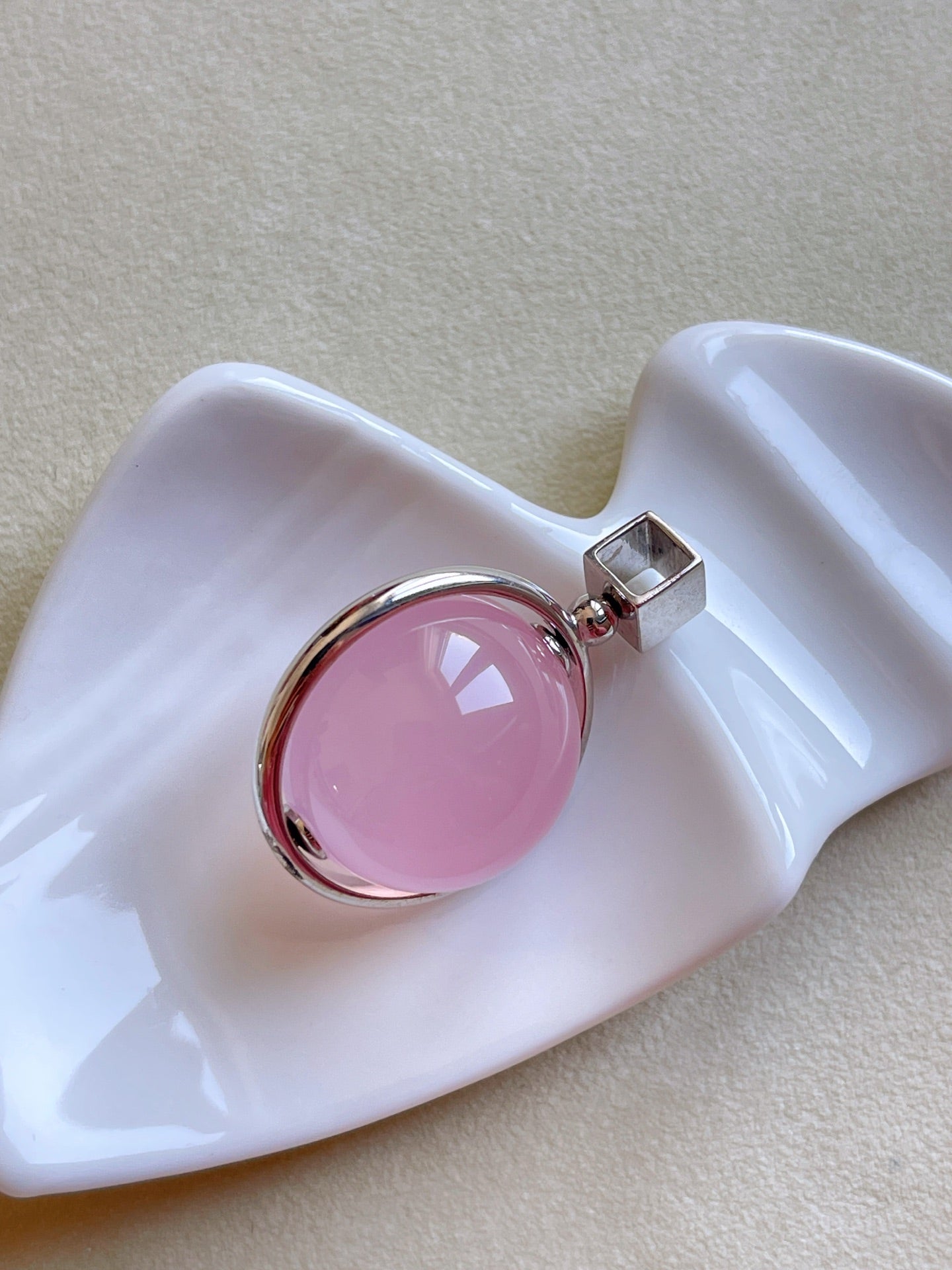A2324 Beautiful Pink Crystal Bead Pendant