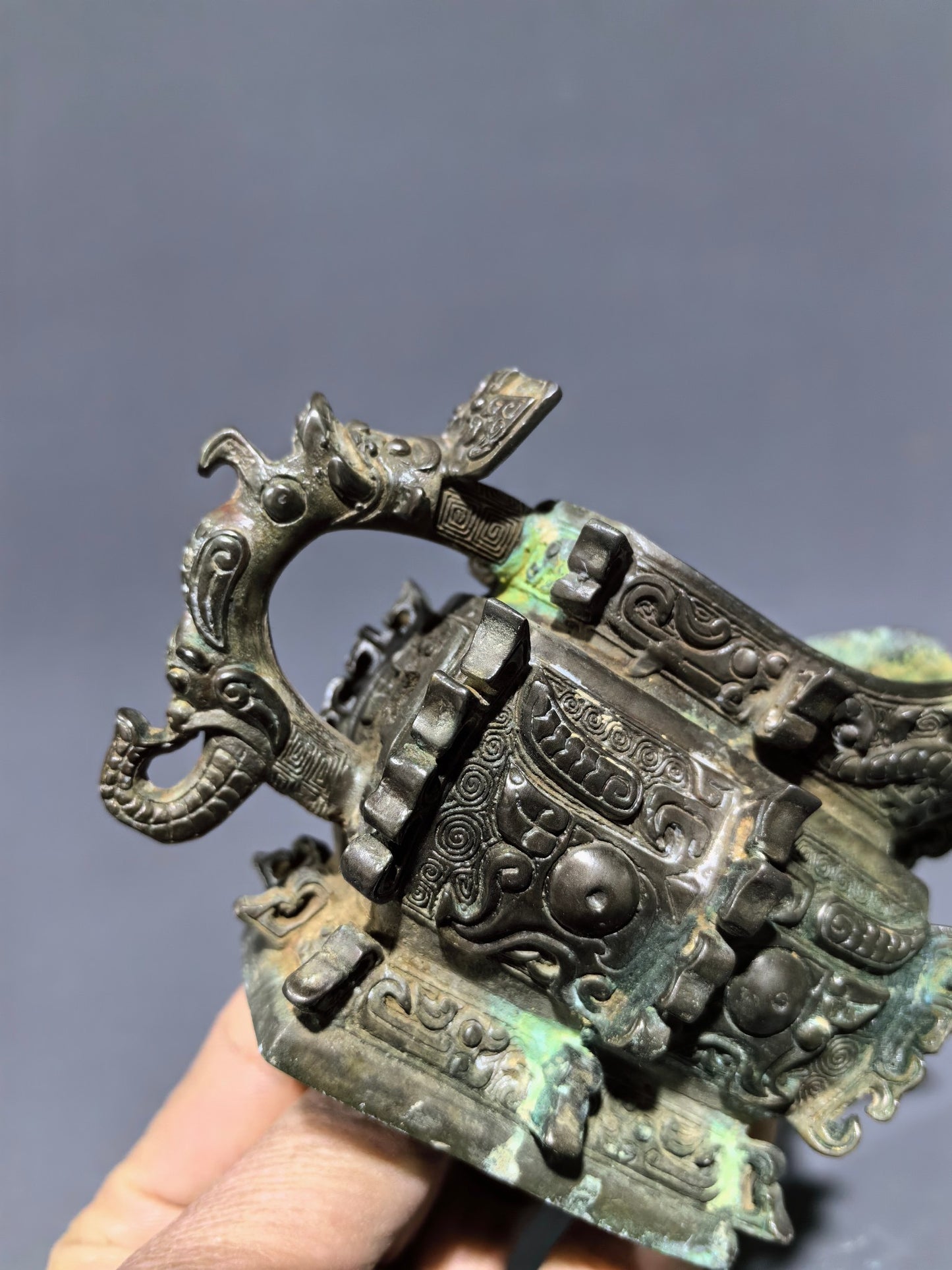 A2331 Vintage Chinese Bronze Fortune Beast Wine Container - Zhe Gong