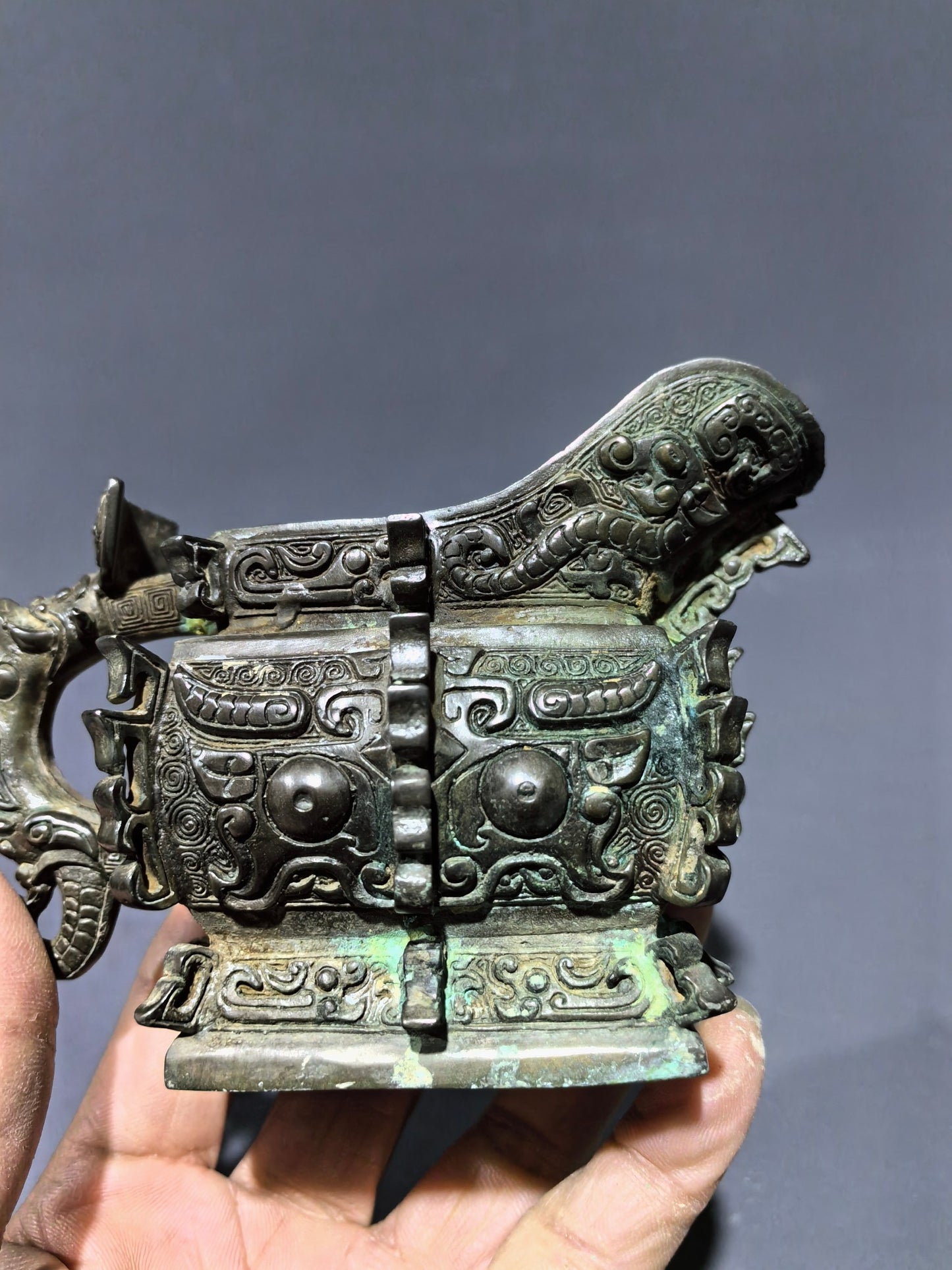 A2331 Vintage Chinese Bronze Fortune Beast Wine Container - Zhe Gong