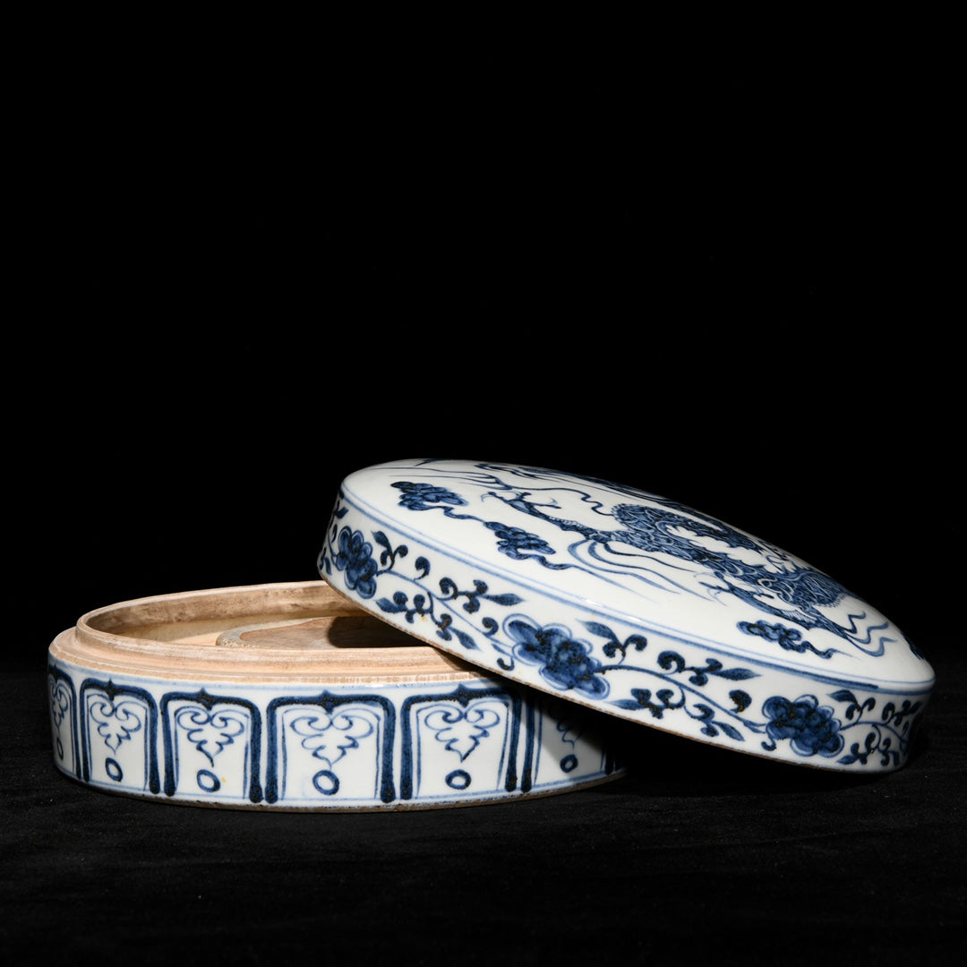 A2405 Chinese Blue And White Porcelain Fortune Dragon Design Box