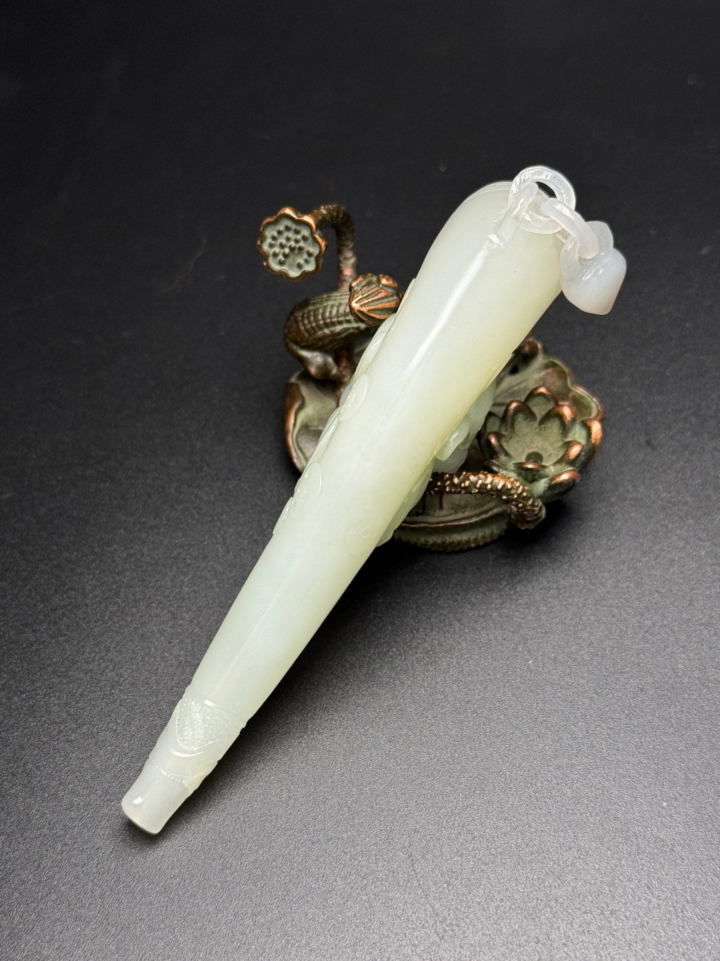 A0707 Chinese Hetian Jade Carved Figure Cigarette Holder
